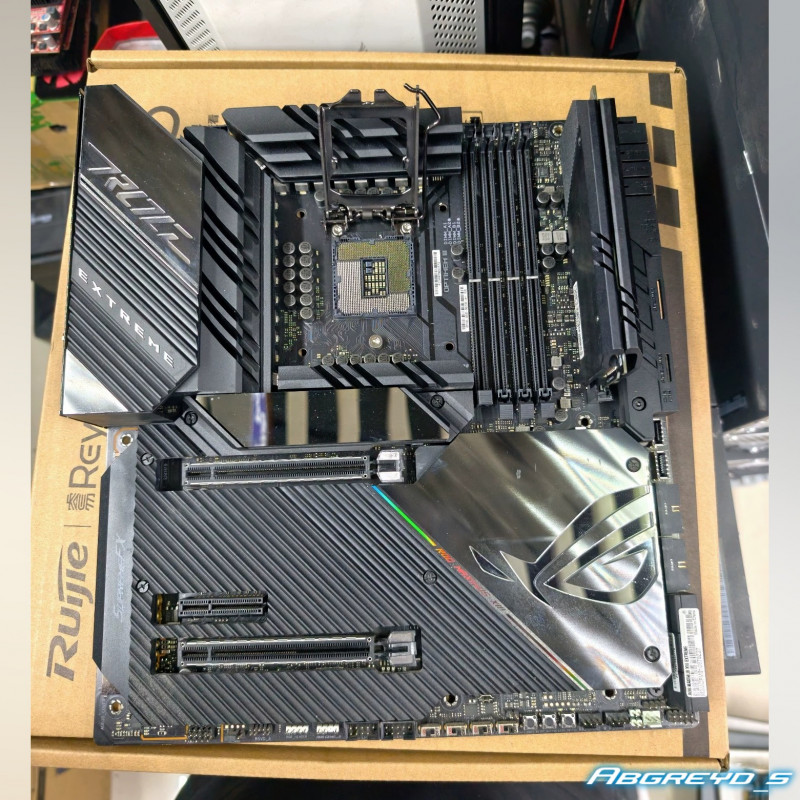 ASUS Z590 ROG MAXIMUS XIII EXTREME