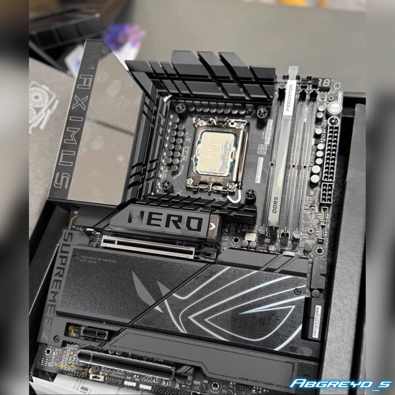 ASUS ROG Maximus Z890 Hero + Intel Core Ultra 9 285K