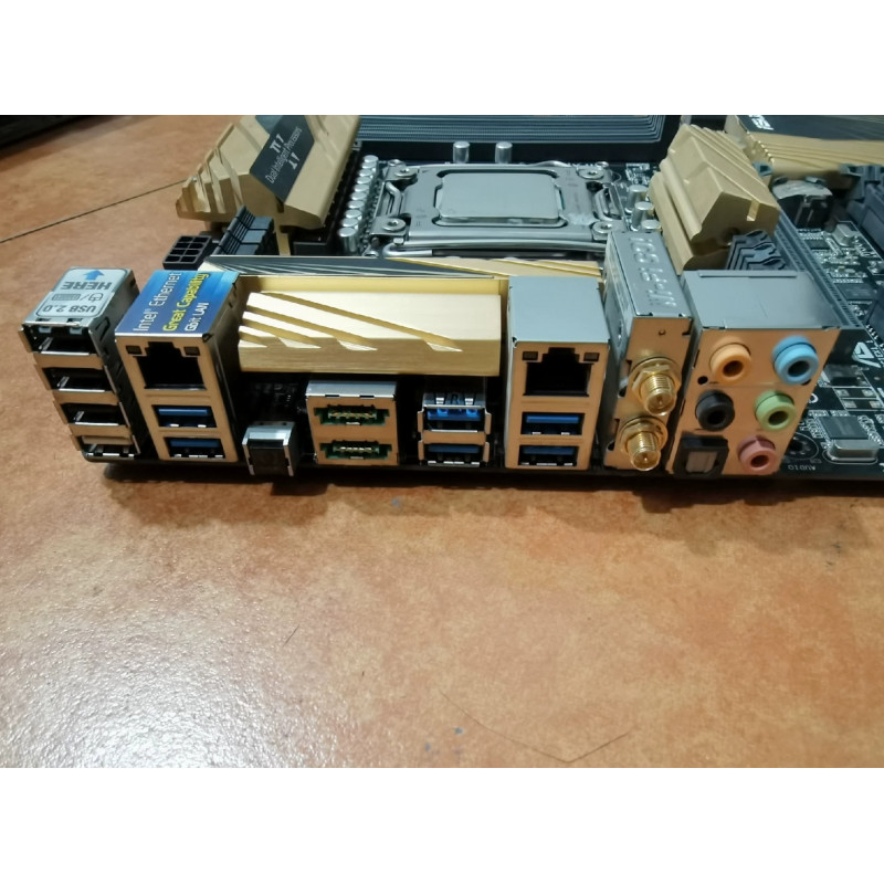 ASUS X79-DELUXE