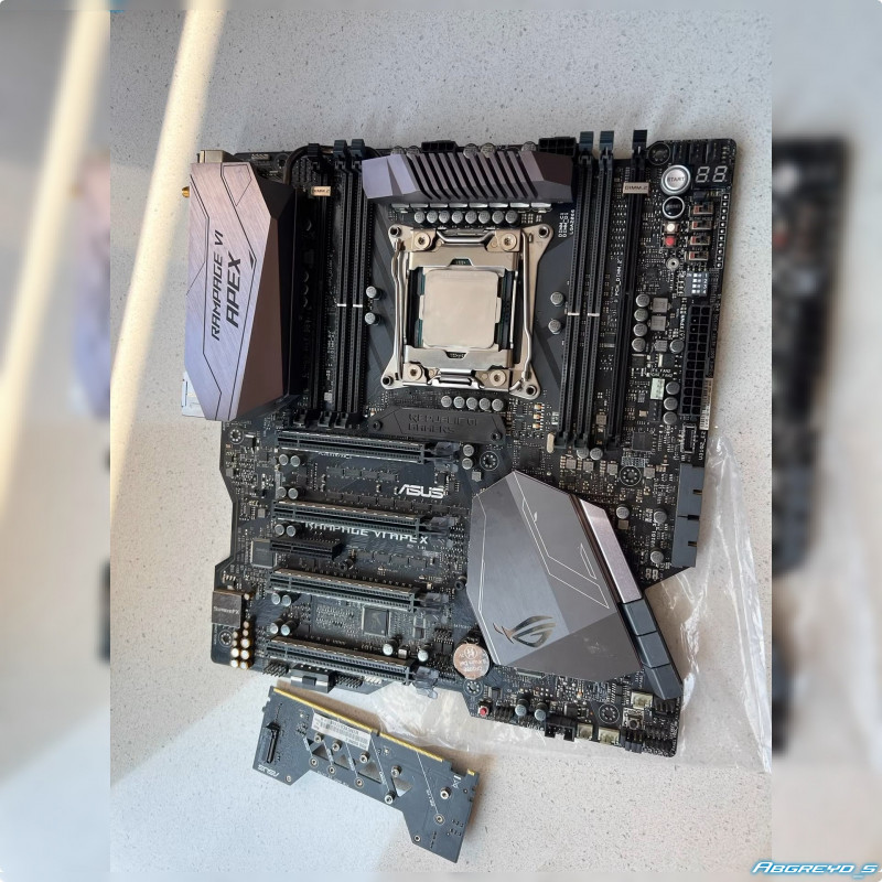 ASUS ROG RAMPAGE VI APEX + i9-7980XE