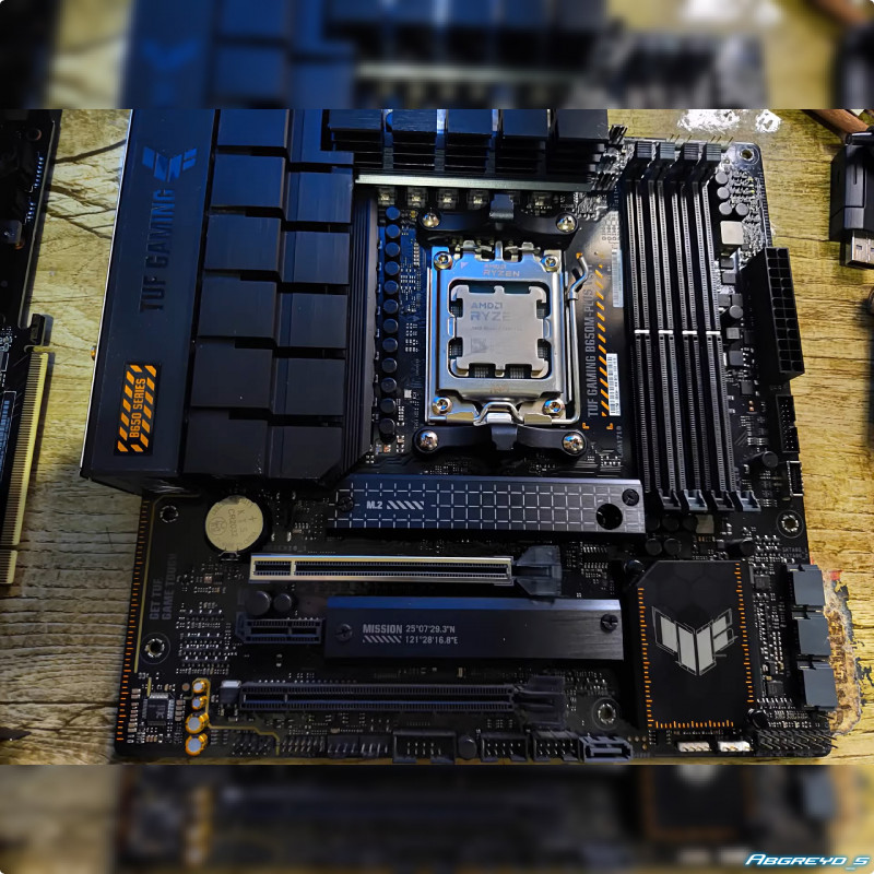 ASUS TUF GAMING B650M-PLUS WIFI + AMD Ryzen 7 7800X3D