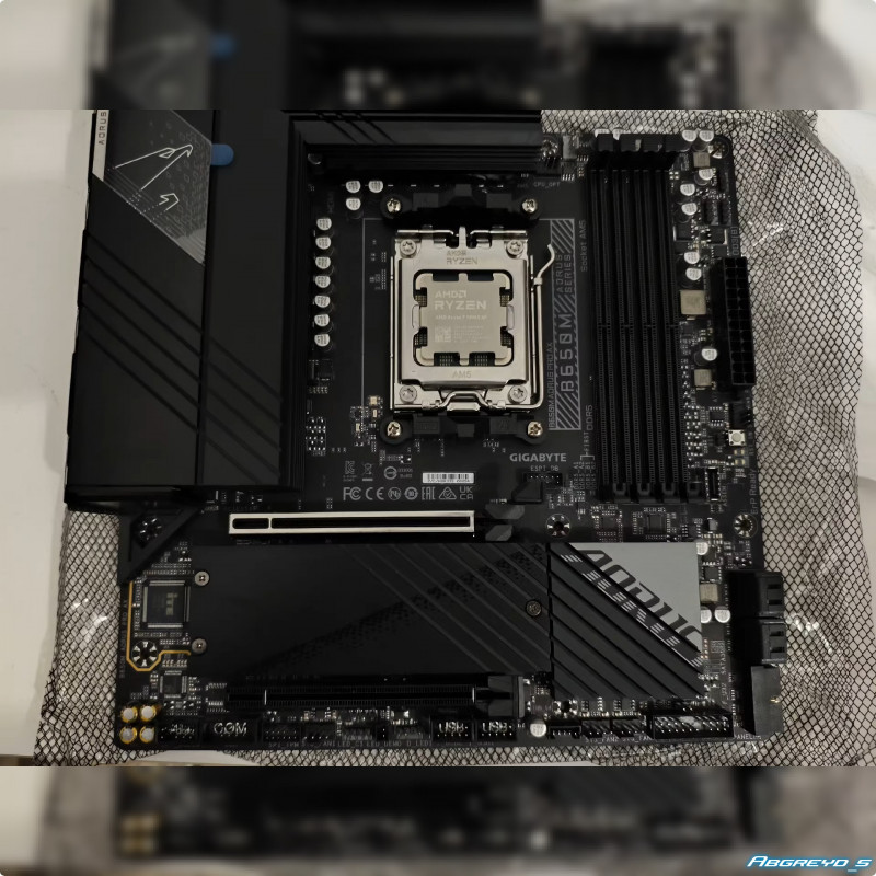 GIGABYTE B650M AORUS PRO AX + AMD Ryzen 7 7800X3D