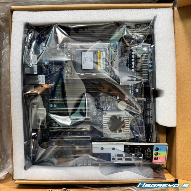 GIGABYTE MC62-G40