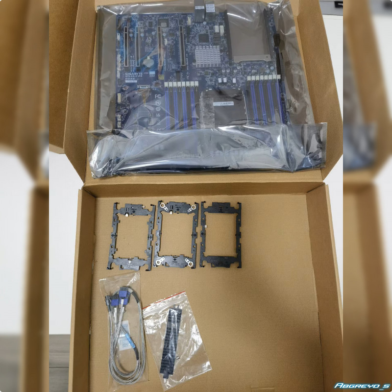 GIGABYTE MS33-CP0 + Xeon 8592+(ES)