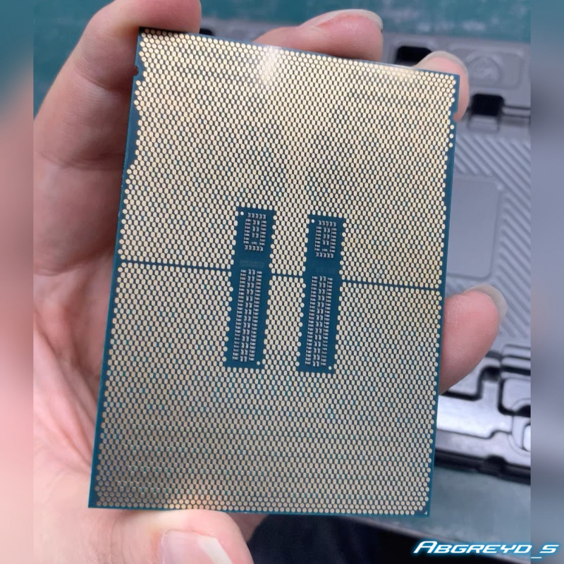 Intel Xeon w9-3495X 56C/112T, 105 МБ L3, LGA 4677